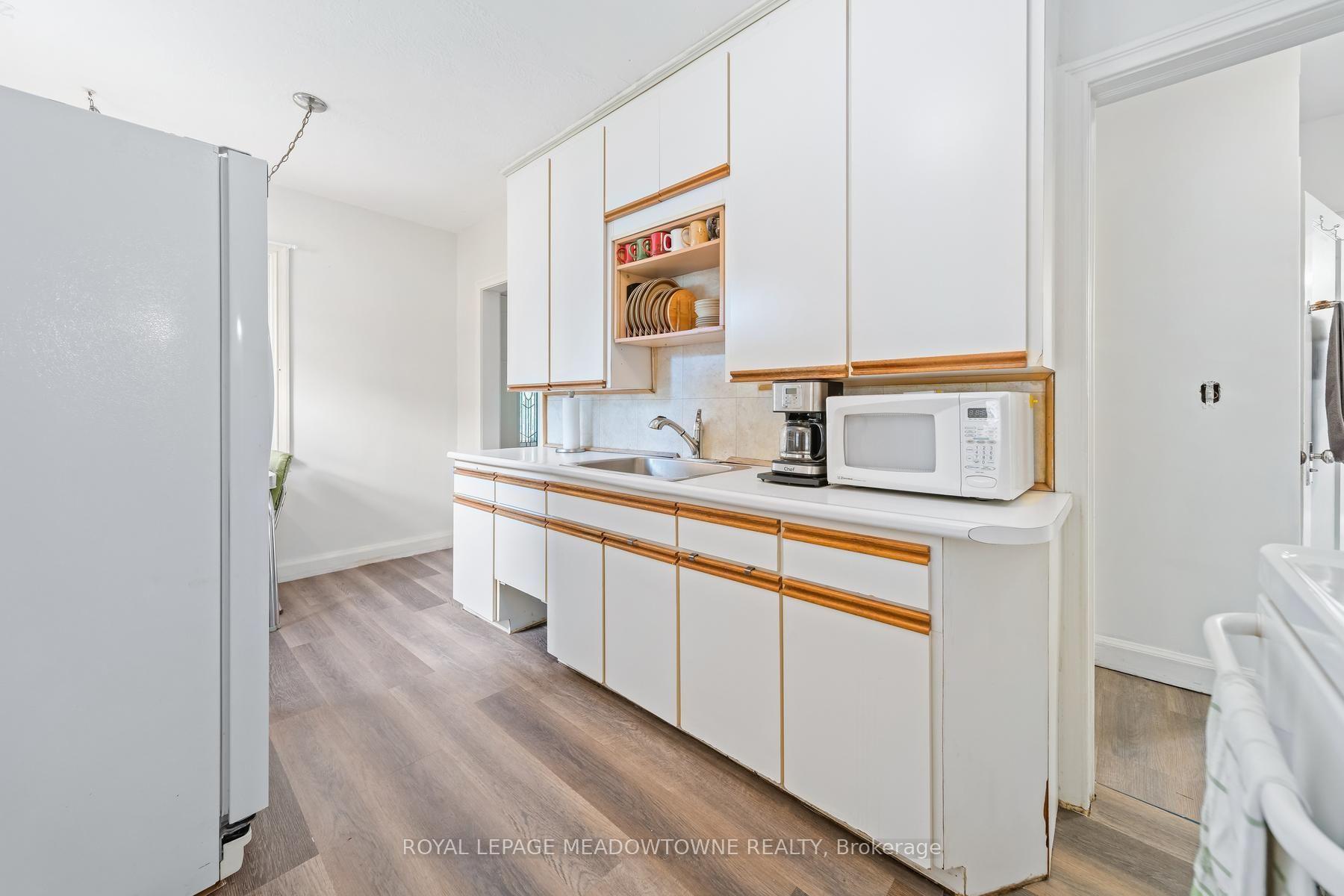 Photo 14 of 27 Royce Avenue, Brampton, Downtown Brampton — HOMEH