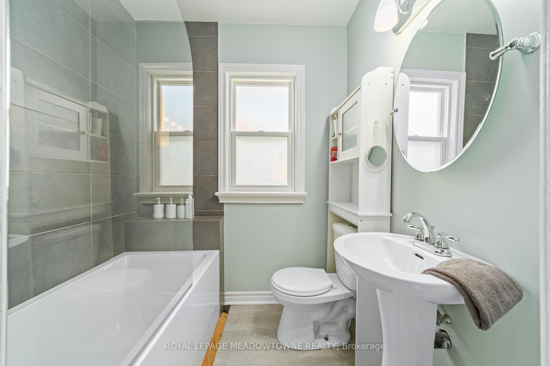 Photo 17 of 27 Royce Avenue, Brampton, Downtown Brampton — HOMEH