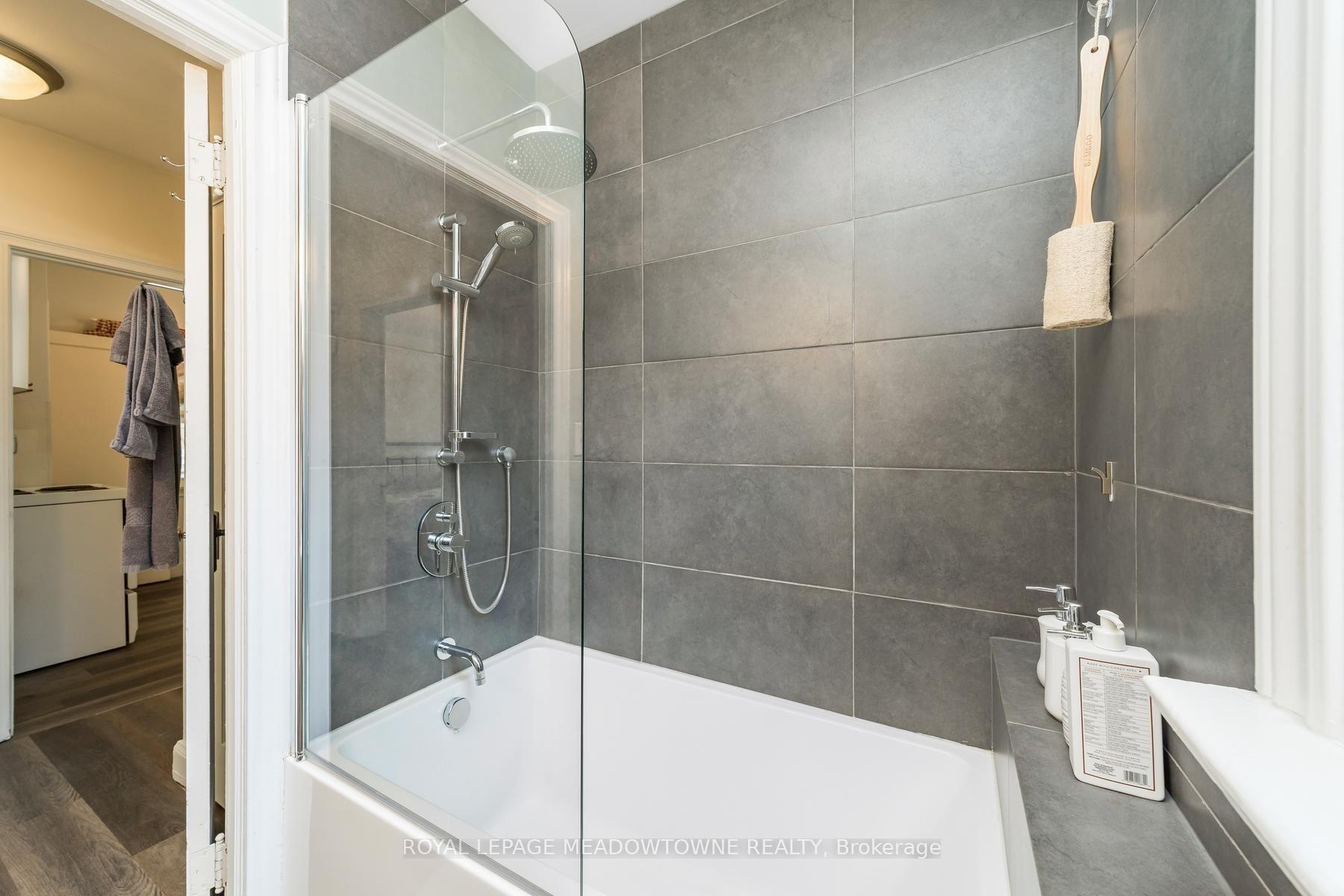 Photo 18 of 27 Royce Avenue, Brampton, Downtown Brampton — HOMEH