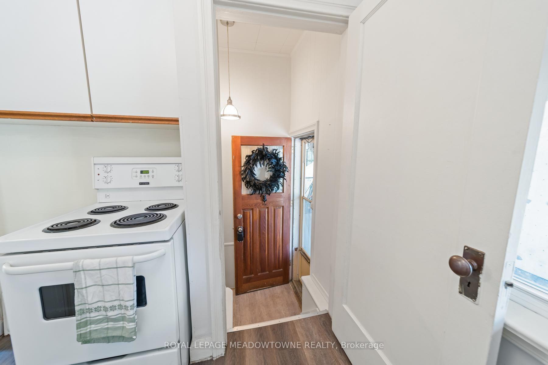 Photo 19 of 27 Royce Avenue, Brampton, Downtown Brampton — HOMEH