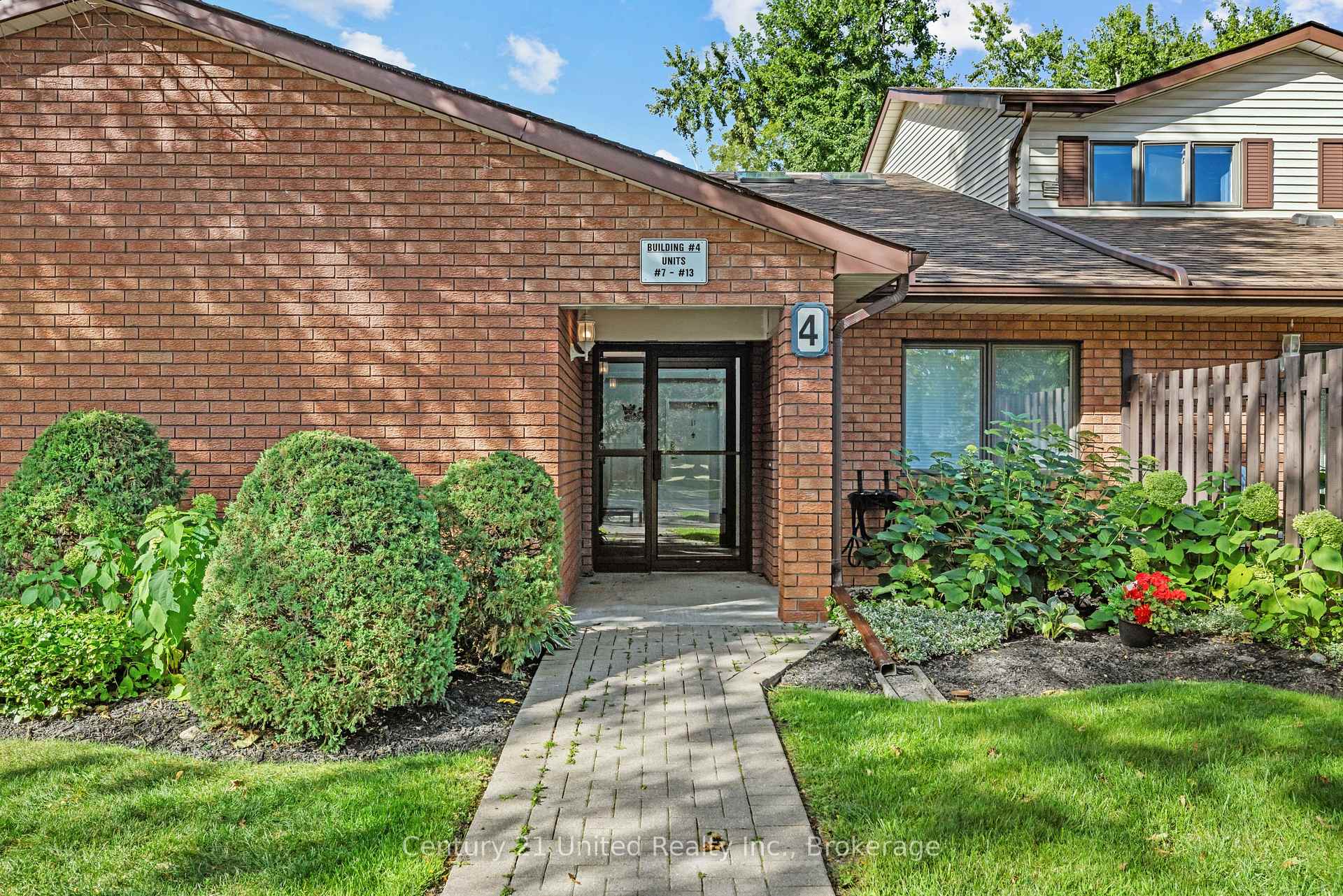 Photo 2 of Unit 10, 36 Champlain Crescent, Peterborough, Northcrest Ward 5 — HOMEH
