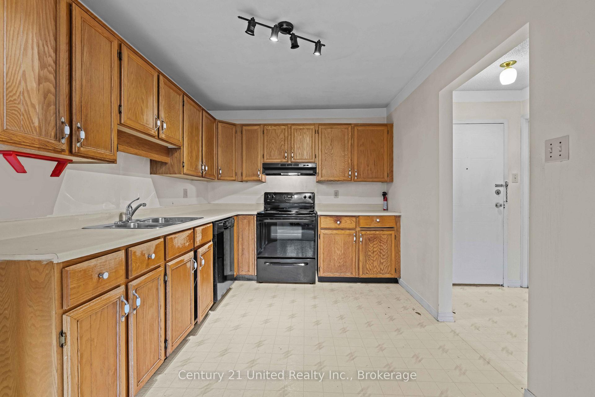 Photo 6 of Unit 10, 36 Champlain Crescent, Peterborough, Northcrest Ward 5 — HOMEH
