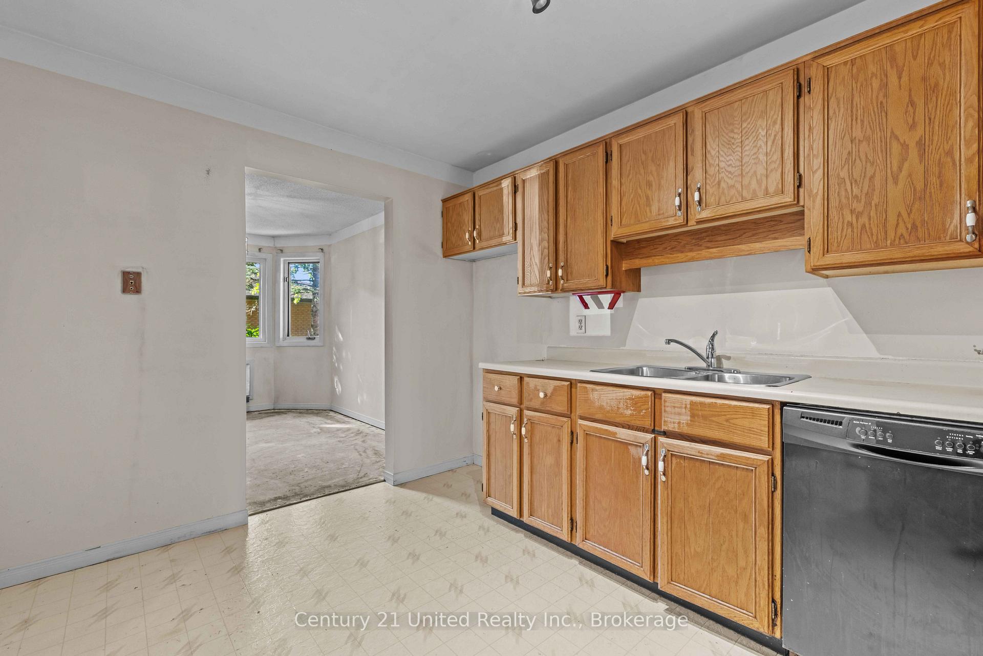 Photo 7 of Unit 10, 36 Champlain Crescent, Peterborough, Northcrest Ward 5 — HOMEH