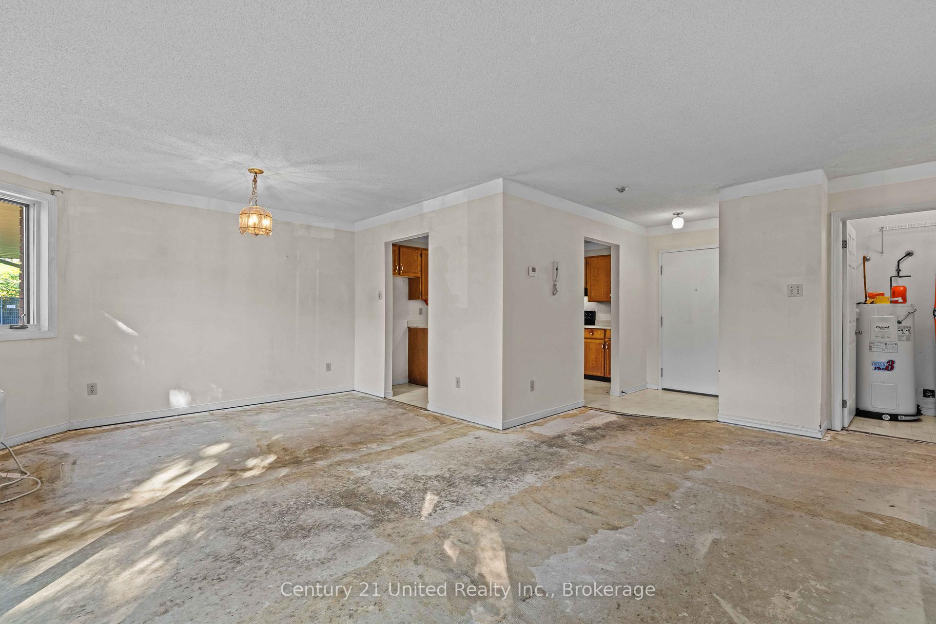Photo 10 of Unit 10, 36 Champlain Crescent, Peterborough, Northcrest Ward 5 — HOMEH