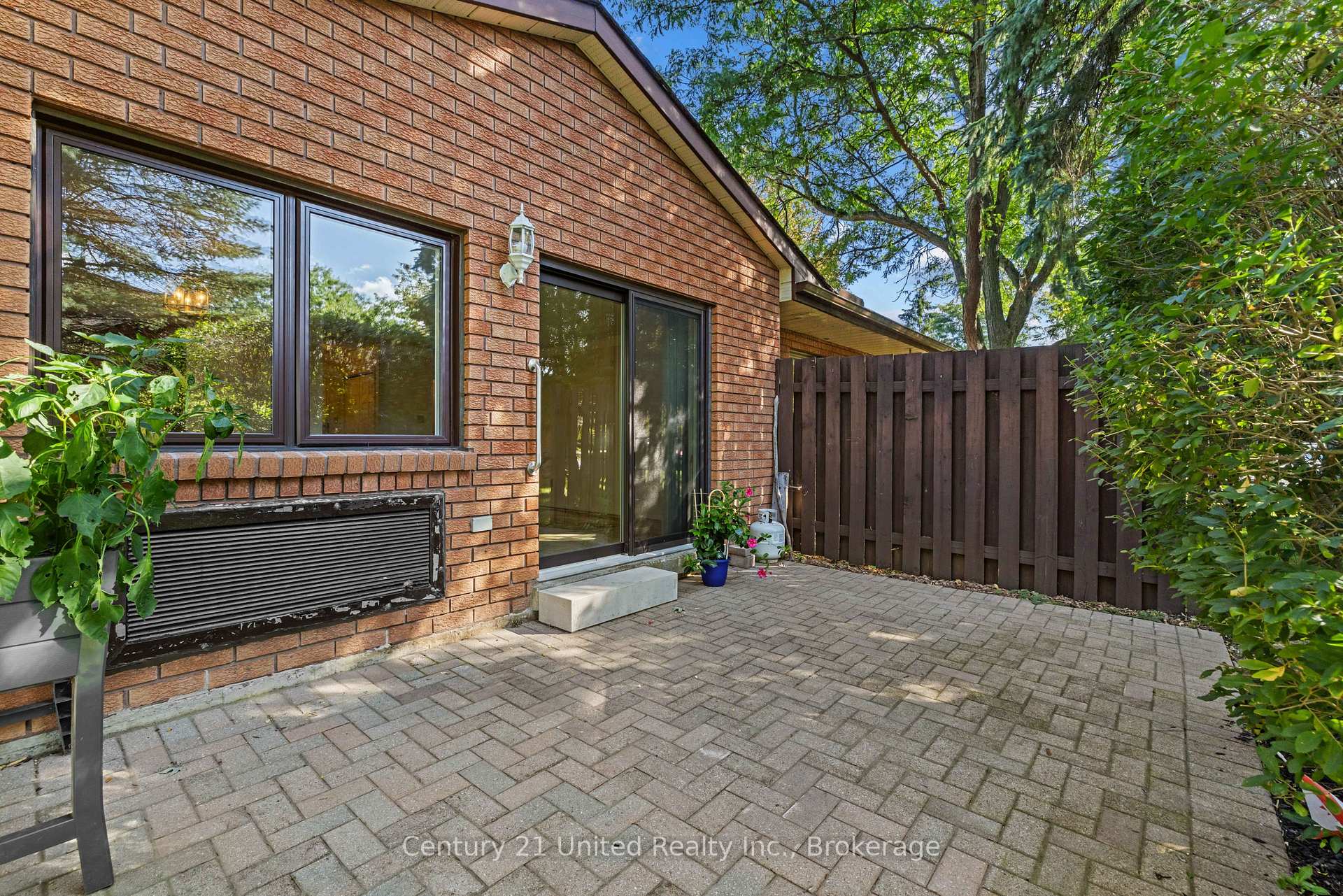 Photo 23 of Unit 10, 36 Champlain Crescent, Peterborough, Northcrest Ward 5 — HOMEH