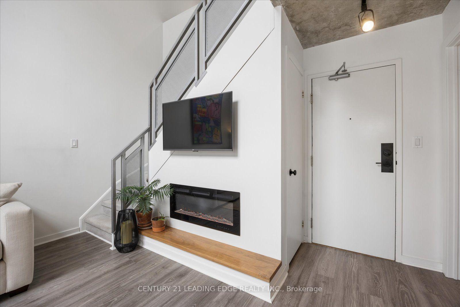 Photo 8 of Unit PH811, 800 King Street W, Toronto, Niagara — HOMEH
