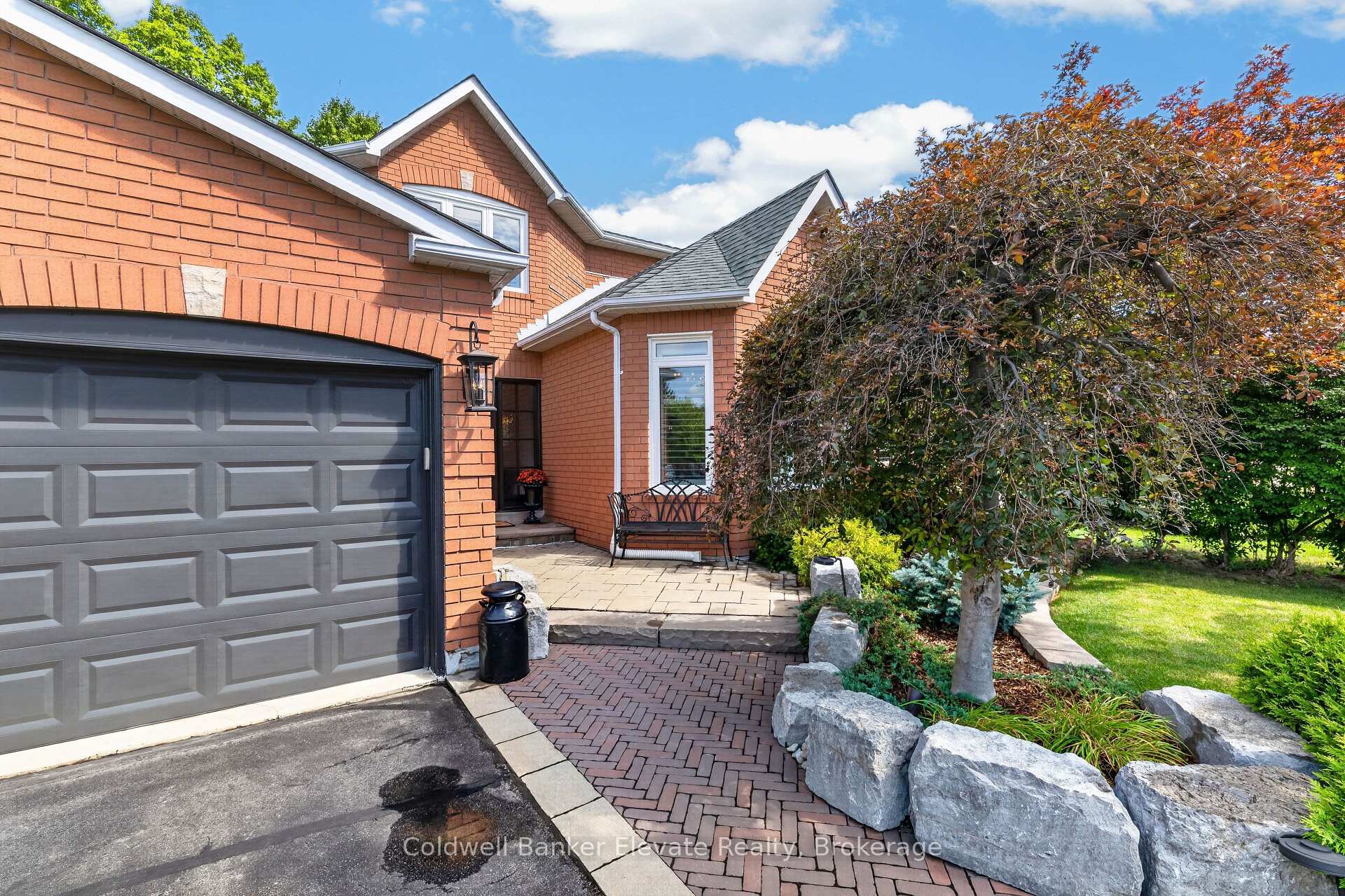 Photo 3 of 51 Gollop Crescent, Halton Hills, Georgetown — HOMEH