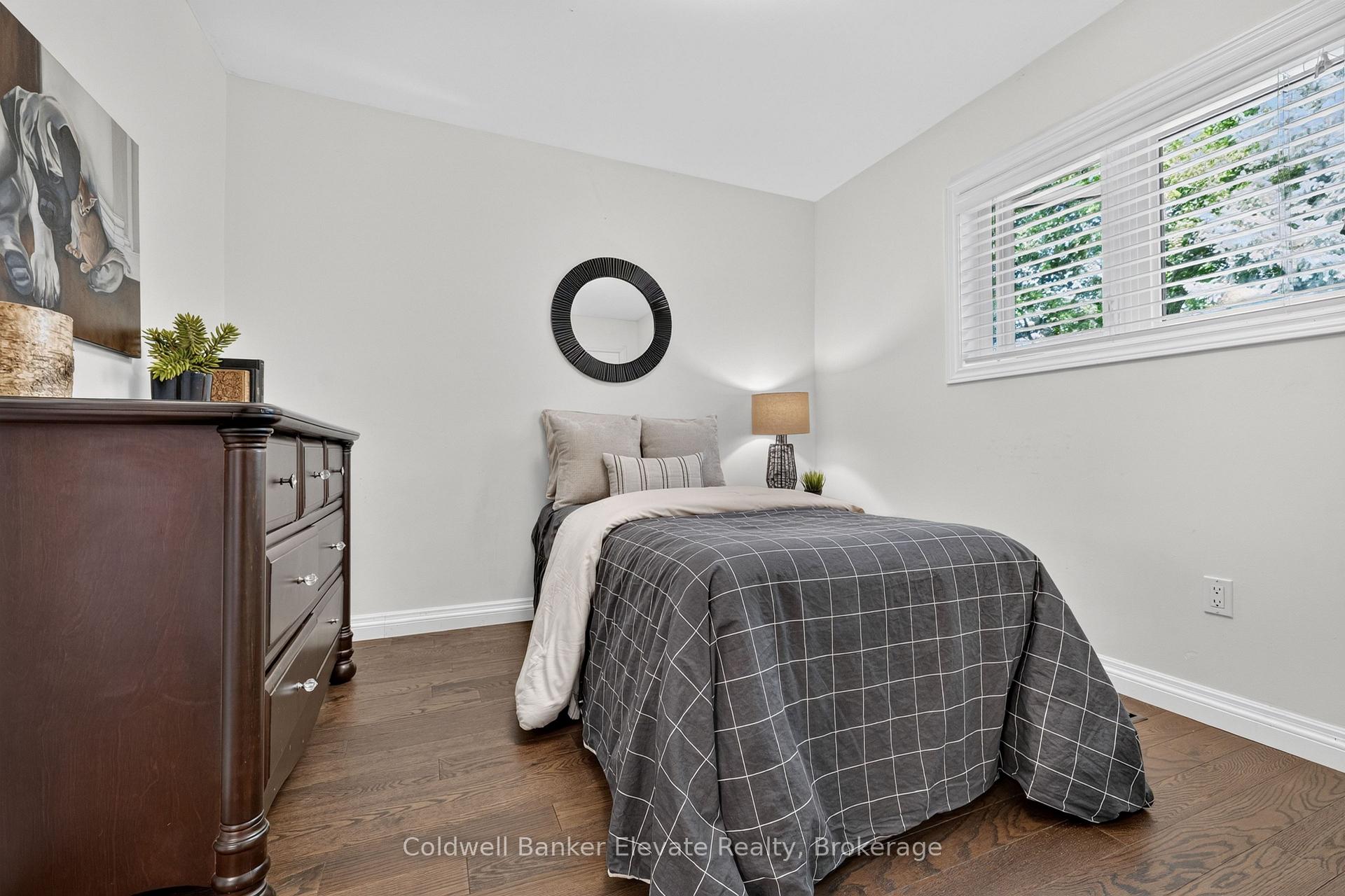 Photo 33 of 51 Gollop Crescent, Halton Hills, Georgetown — HOMEH