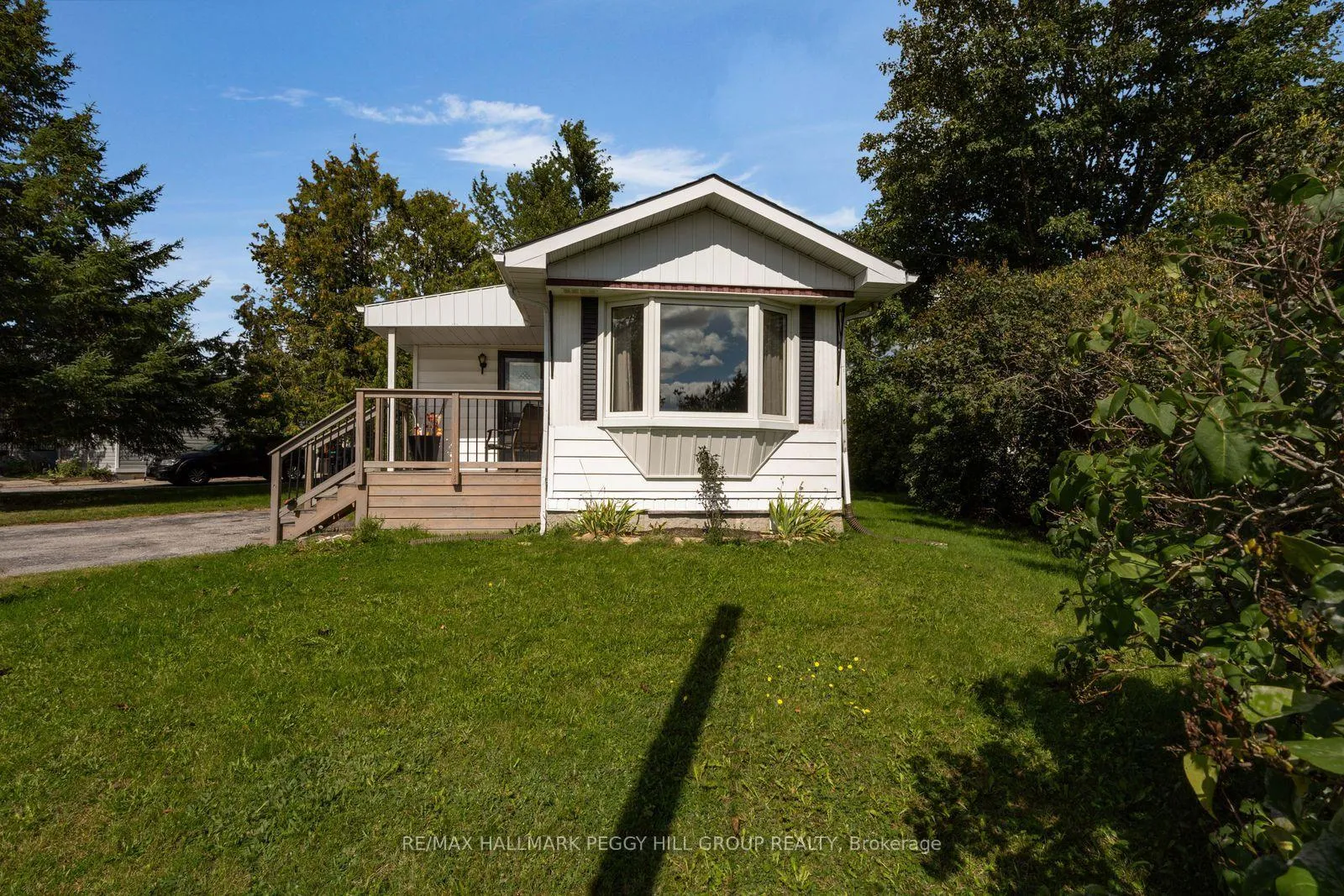 Photo 2 of 17 Balantrae Drive, Oro-Medonte, Rural Oro-Medonte — HOMEH