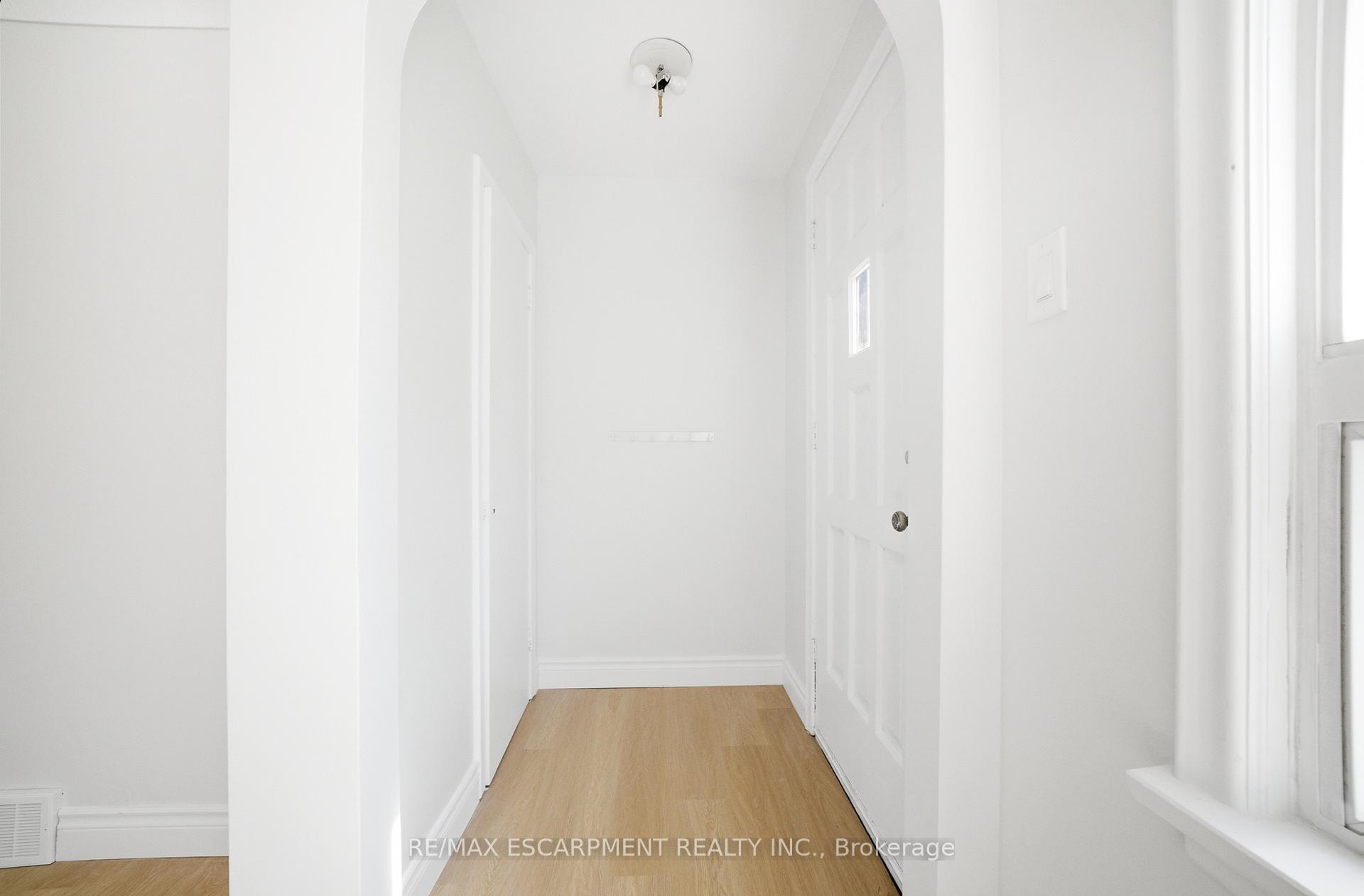 Photo 2 of 36 Woodelm Drive, St. Catharines, Carlton/Bunting — HOMEH