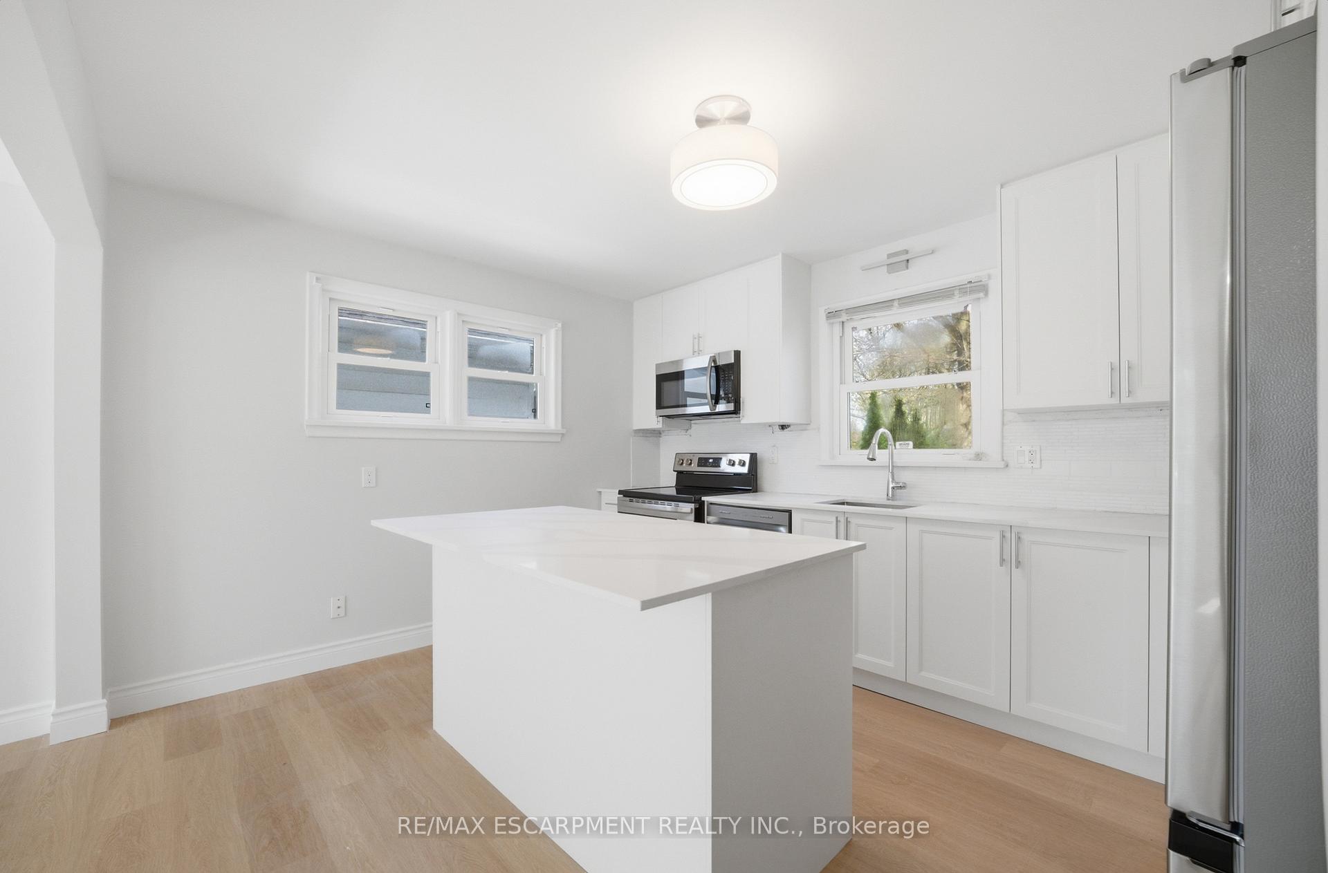 Photo 7 of 36 Woodelm Drive, St. Catharines, Carlton/Bunting — HOMEH