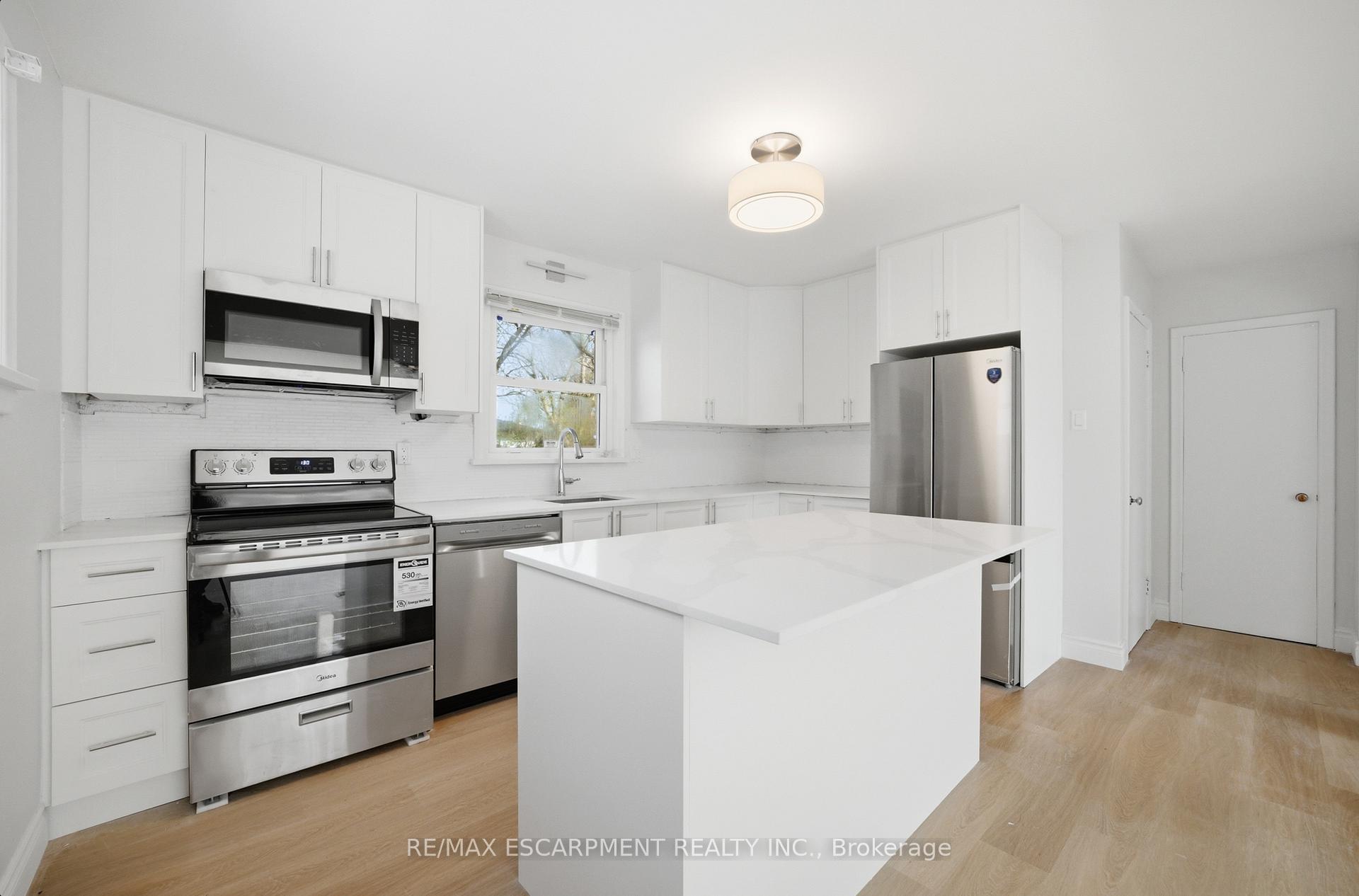 Photo 8 of 36 Woodelm Drive, St. Catharines, Carlton/Bunting — HOMEH