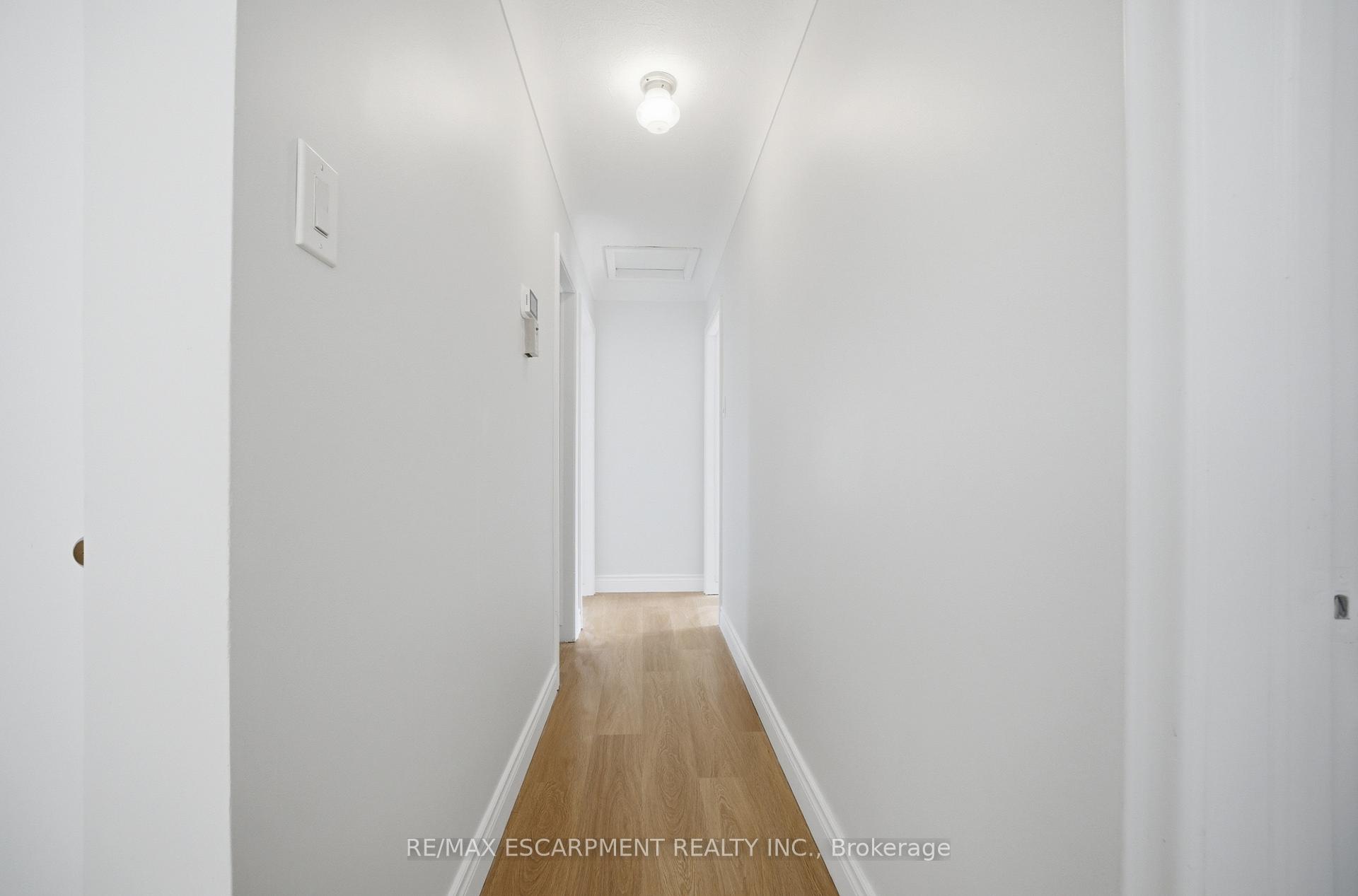 Photo 9 of 36 Woodelm Drive, St. Catharines, Carlton/Bunting — HOMEH