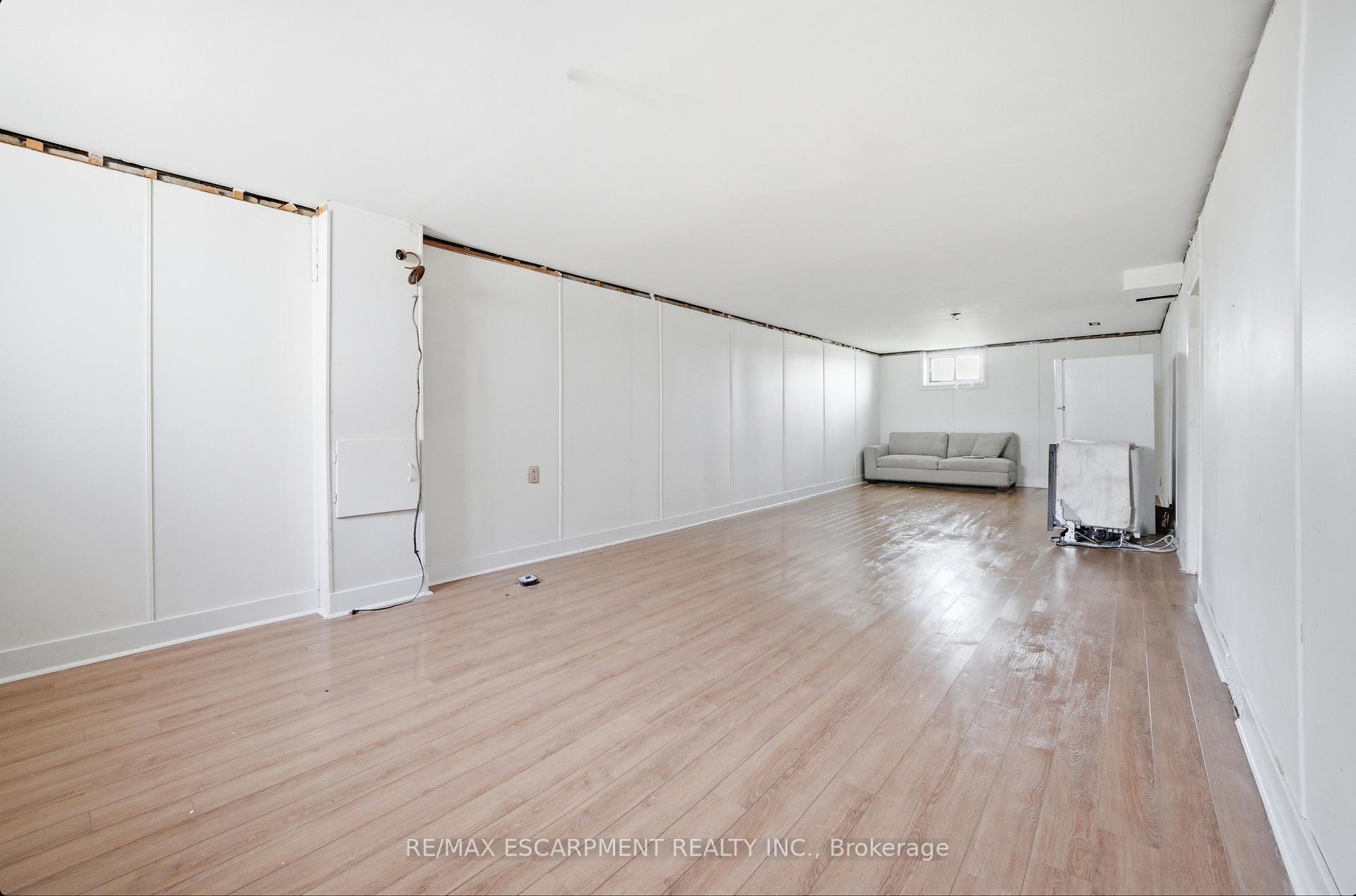 Photo 19 of 36 Woodelm Drive, St. Catharines, Carlton/Bunting — HOMEH