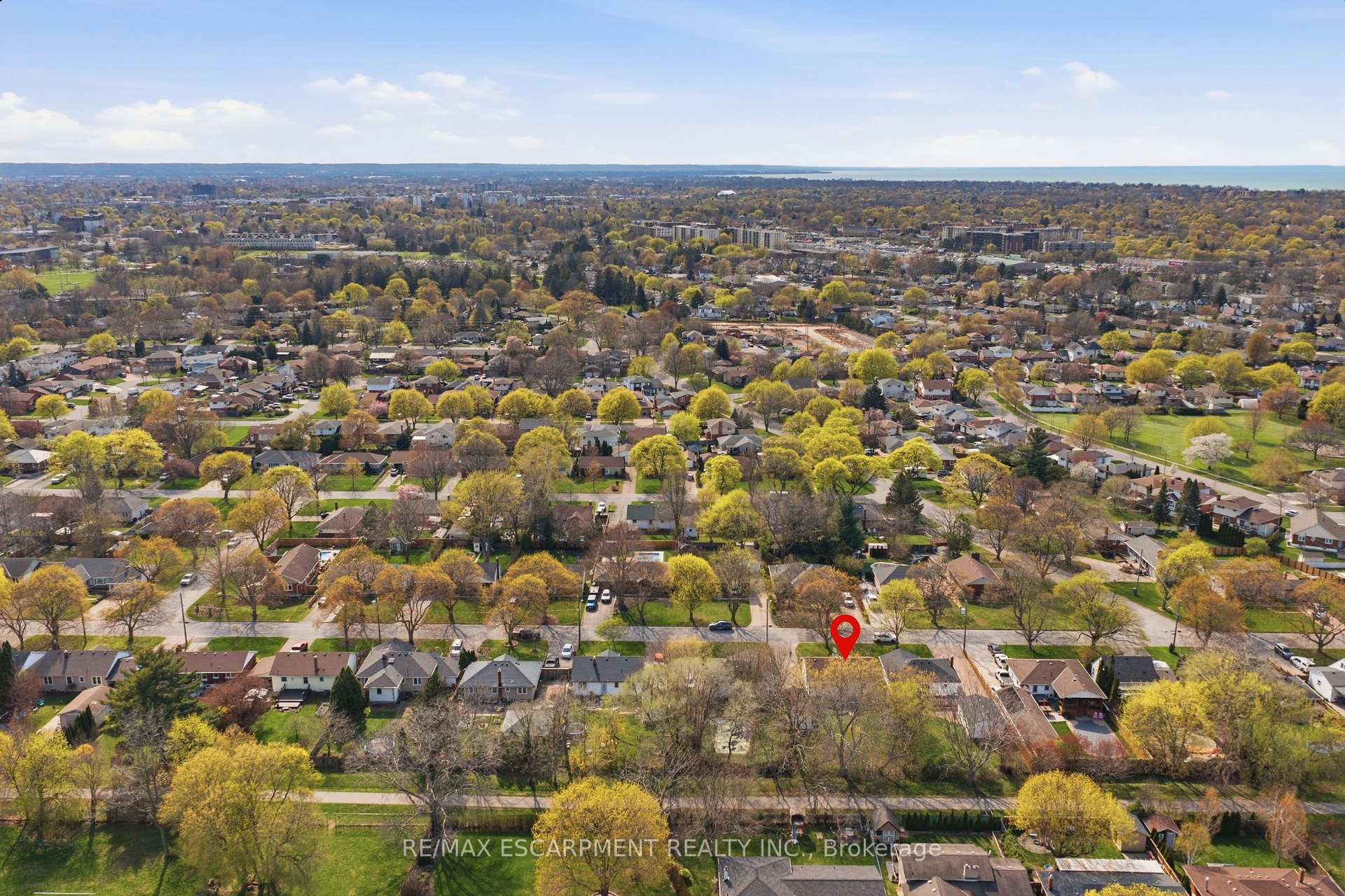 Photo 25 of 36 Woodelm Drive, St. Catharines, Carlton/Bunting — HOMEH