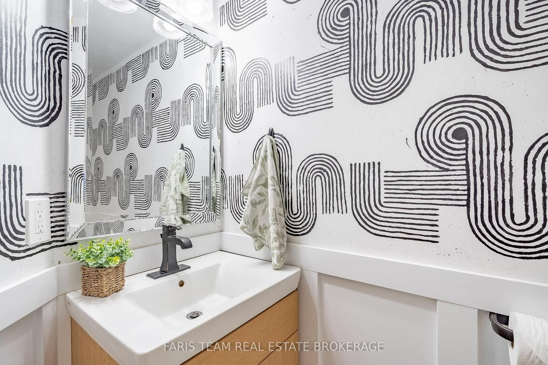 Photo 81 of Unit 1011, 150 Dunlop Street E, Barrie, City Centre — HOMEH