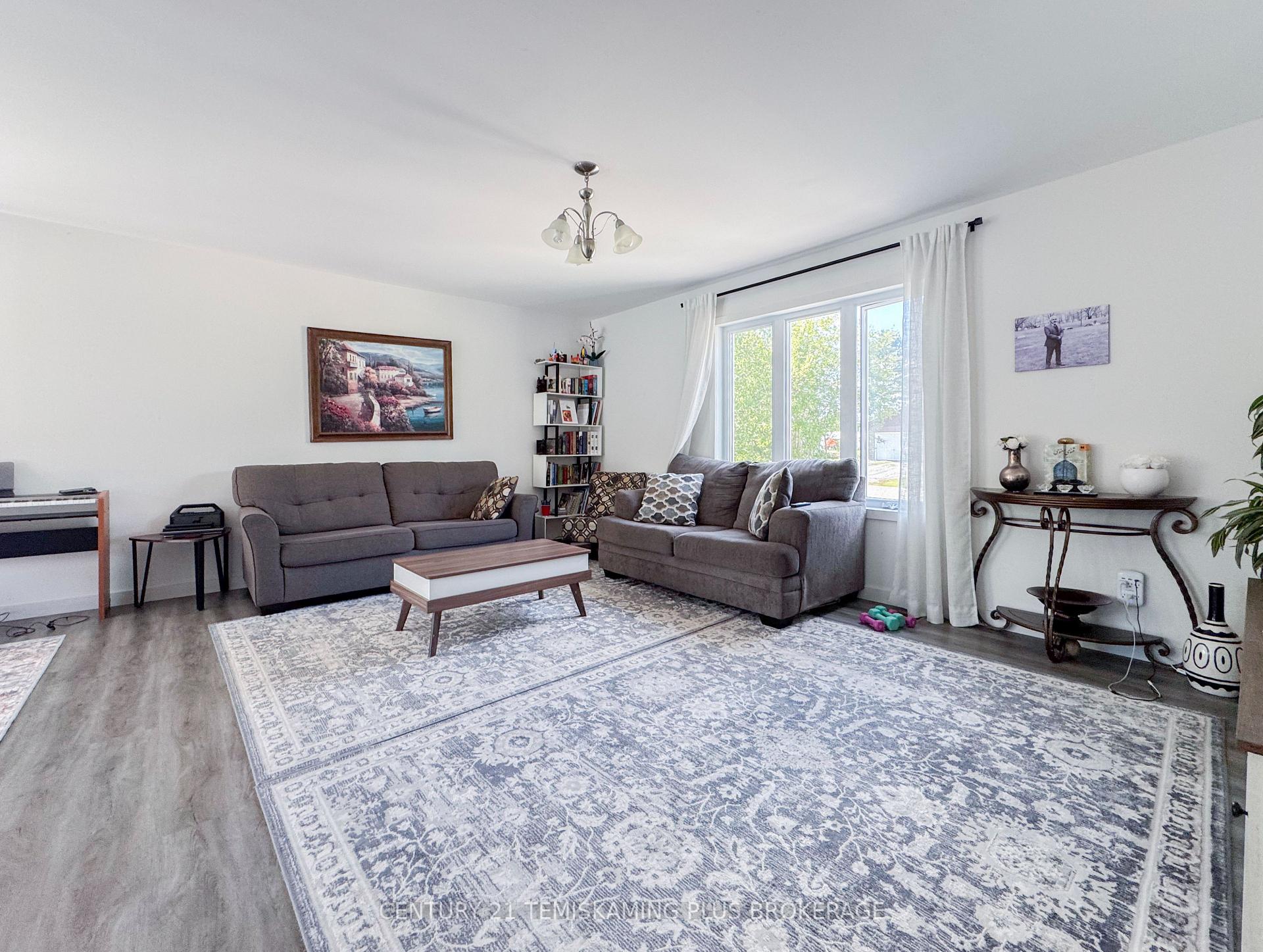 Photo 4 of 94 Hillview Street, Timiskaming, TIM - Latchford — HOMEH