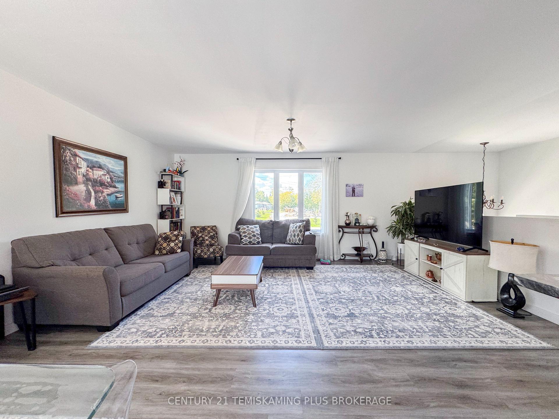 Photo 5 of 94 Hillview Street, Timiskaming, TIM - Latchford — HOMEH