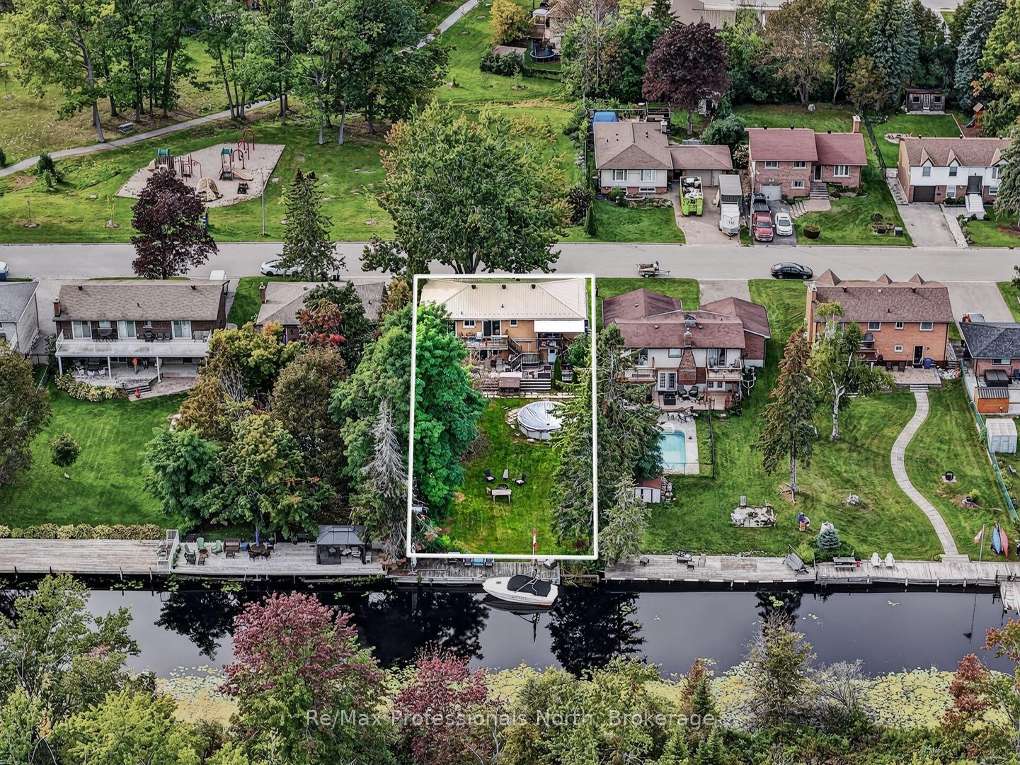 Photo 2 of 25 Lankin Boulevard, Orillia — HOMEH