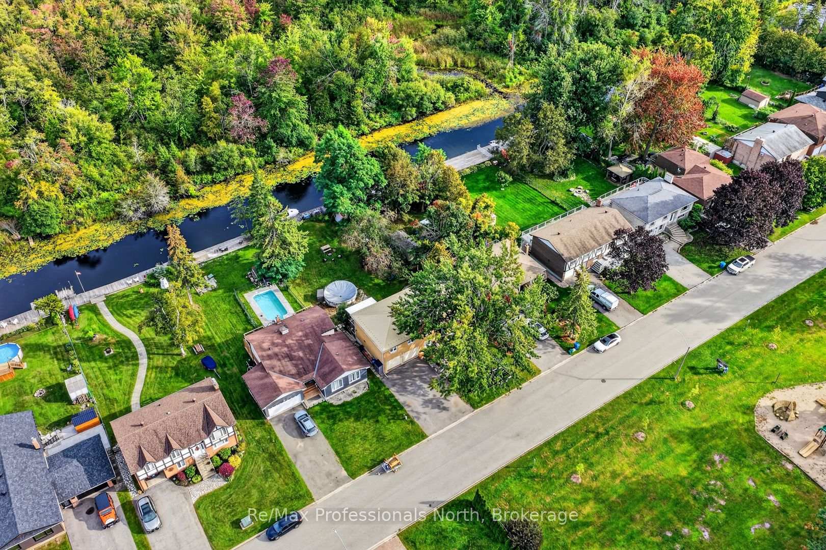 Photo 4 of 25 Lankin Boulevard, Orillia — HOMEH