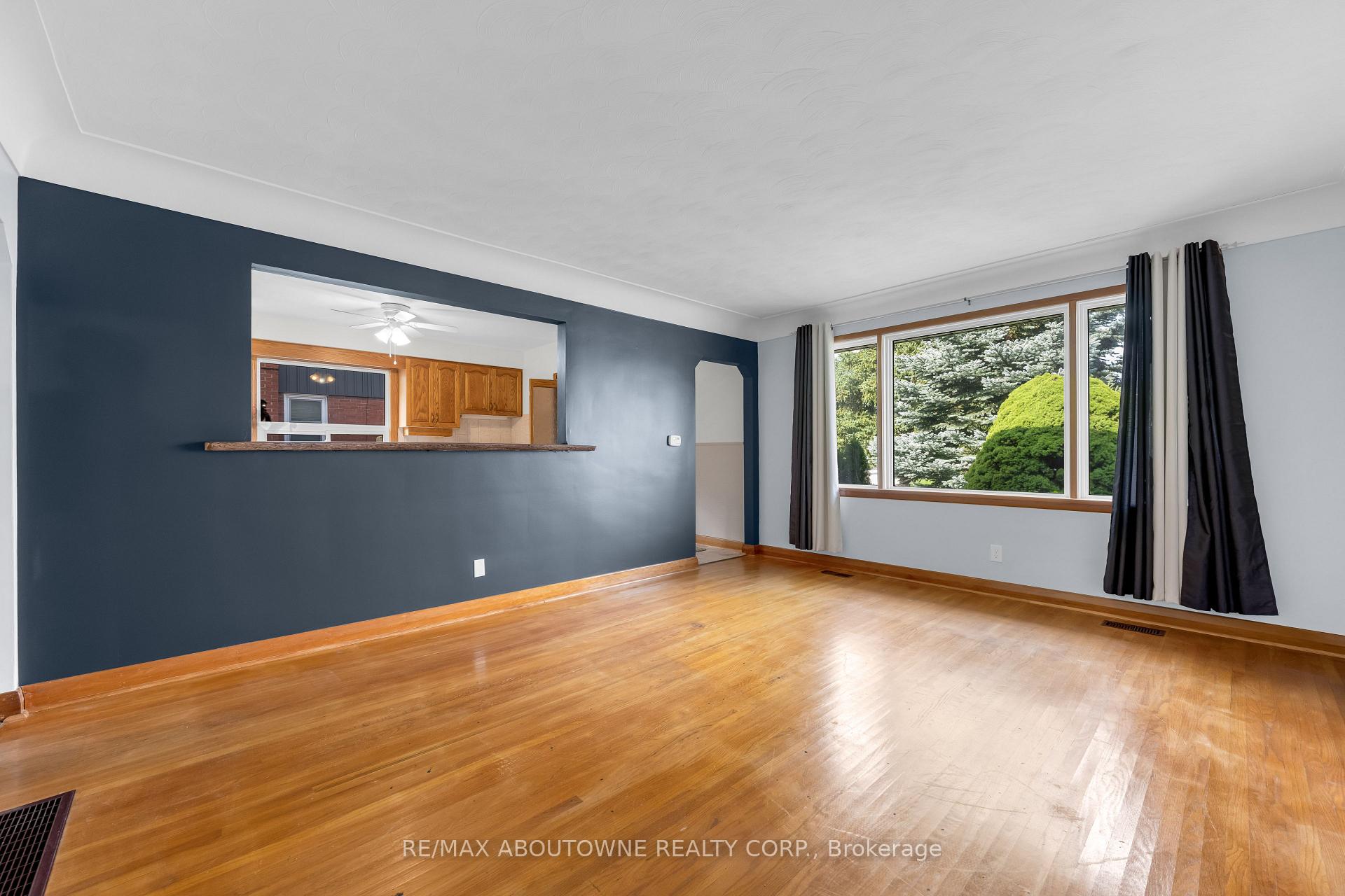 Photo 5 of 67 Wardrope Avenue, Hamilton, Stoney Creek — HOMEH