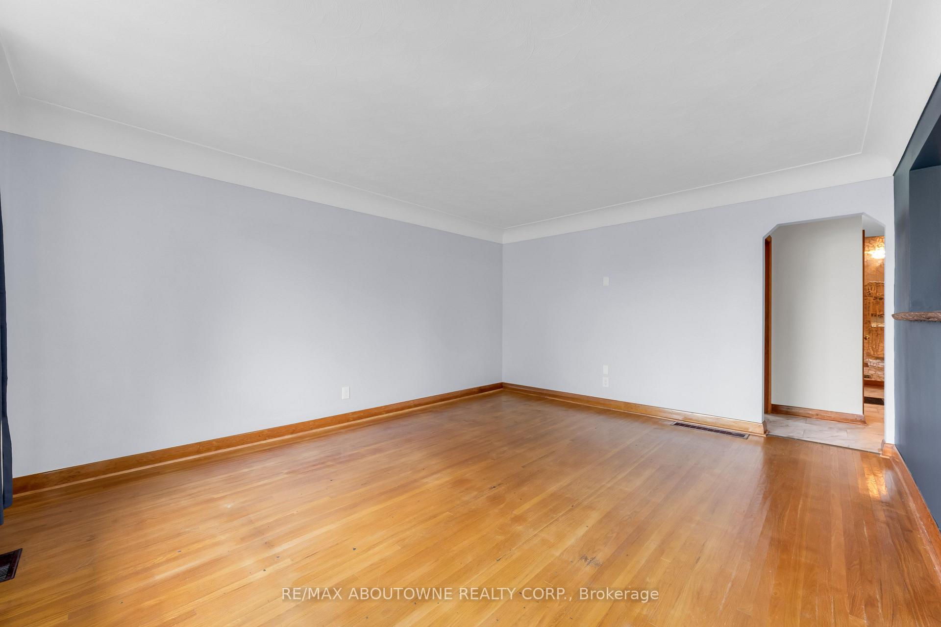 Photo 9 of 67 Wardrope Avenue, Hamilton, Stoney Creek — HOMEH