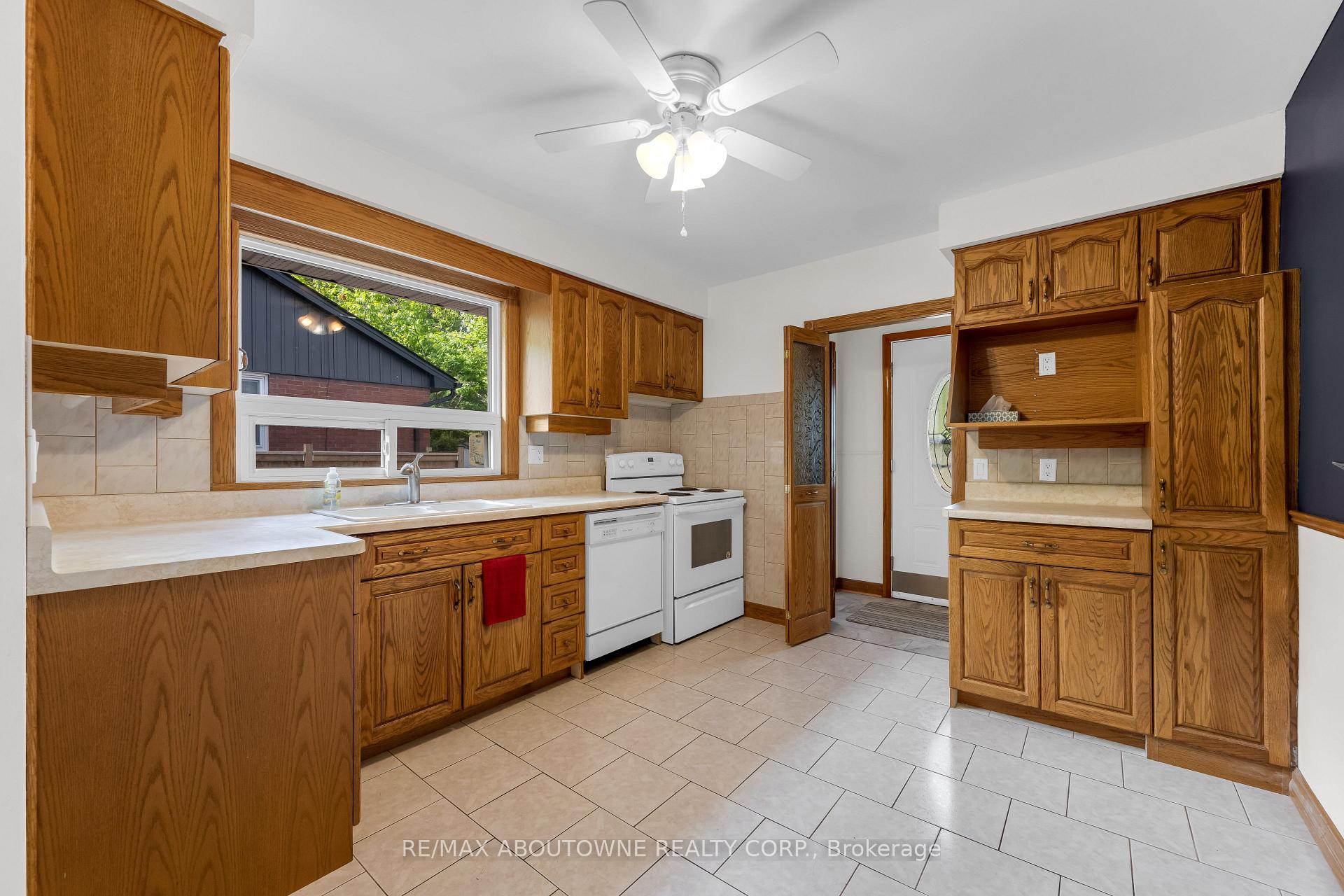 Photo 12 of 67 Wardrope Avenue, Hamilton, Stoney Creek — HOMEH