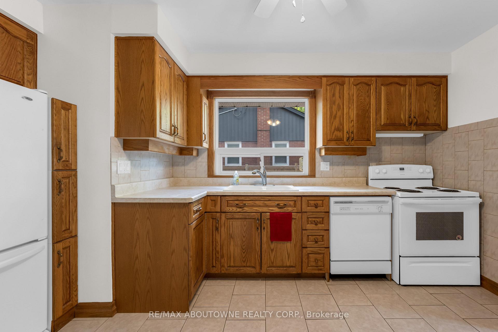 Photo 15 of 67 Wardrope Avenue, Hamilton, Stoney Creek — HOMEH