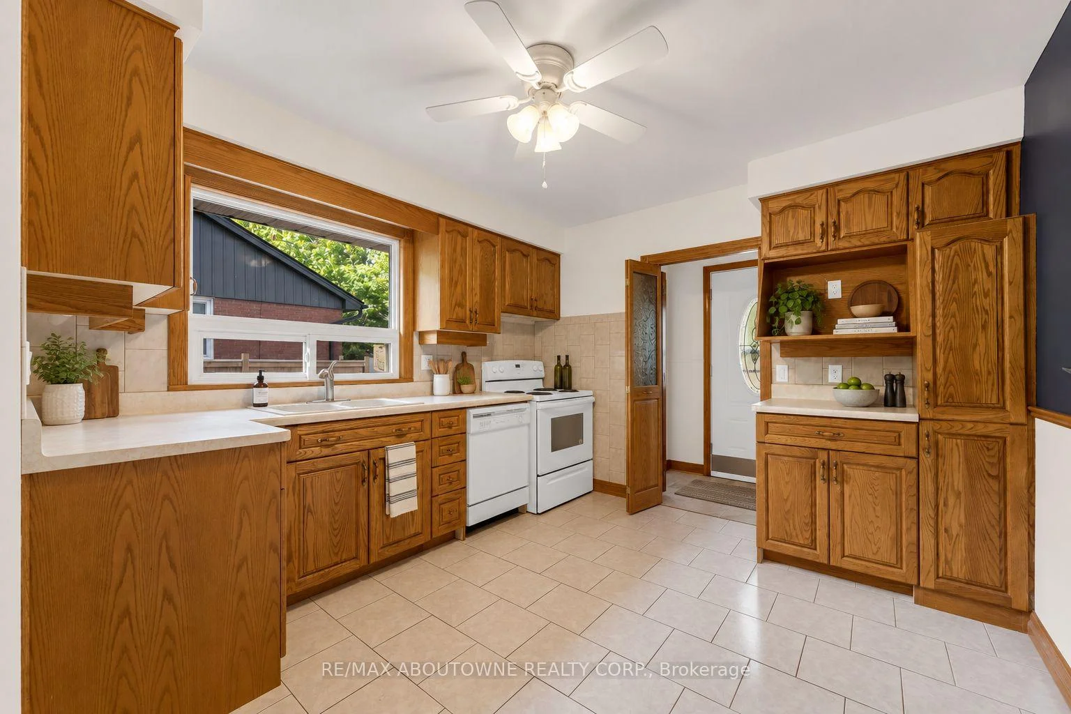 Photo 11 of 67 Wardrope Avenue, Hamilton, Stoney Creek — HOMEH
