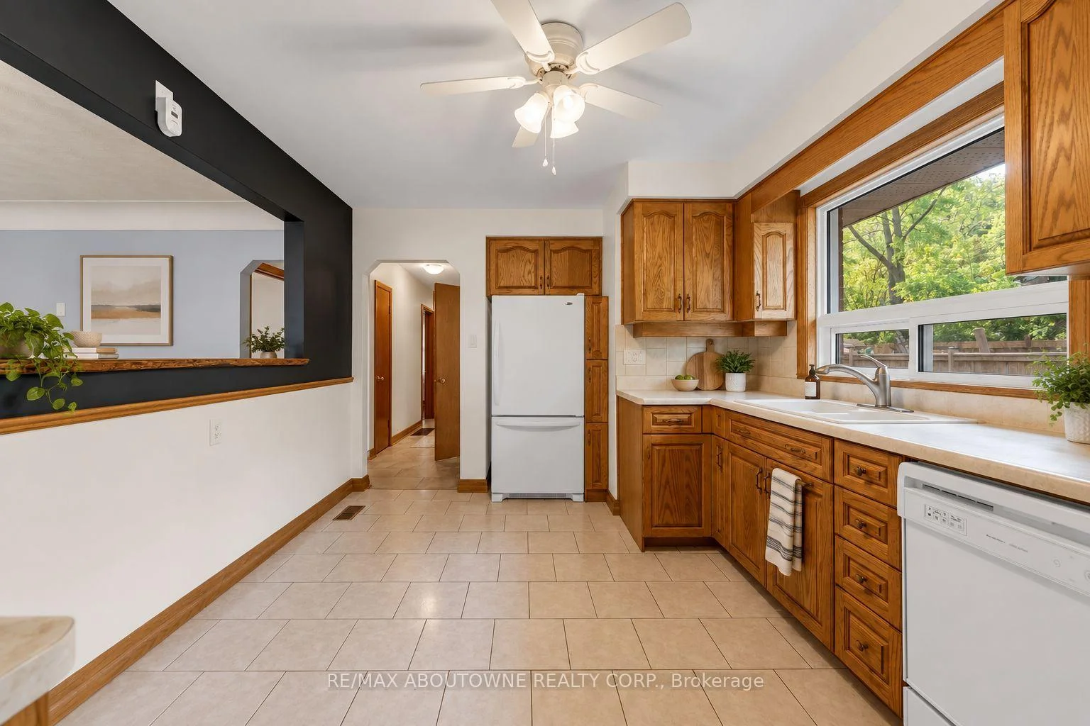 Photo 13 of 67 Wardrope Avenue, Hamilton, Stoney Creek — HOMEH