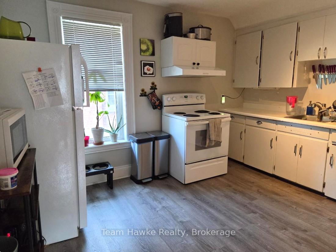 Photo 3 of 405 Dominion Avenue, Midland — HOMEH