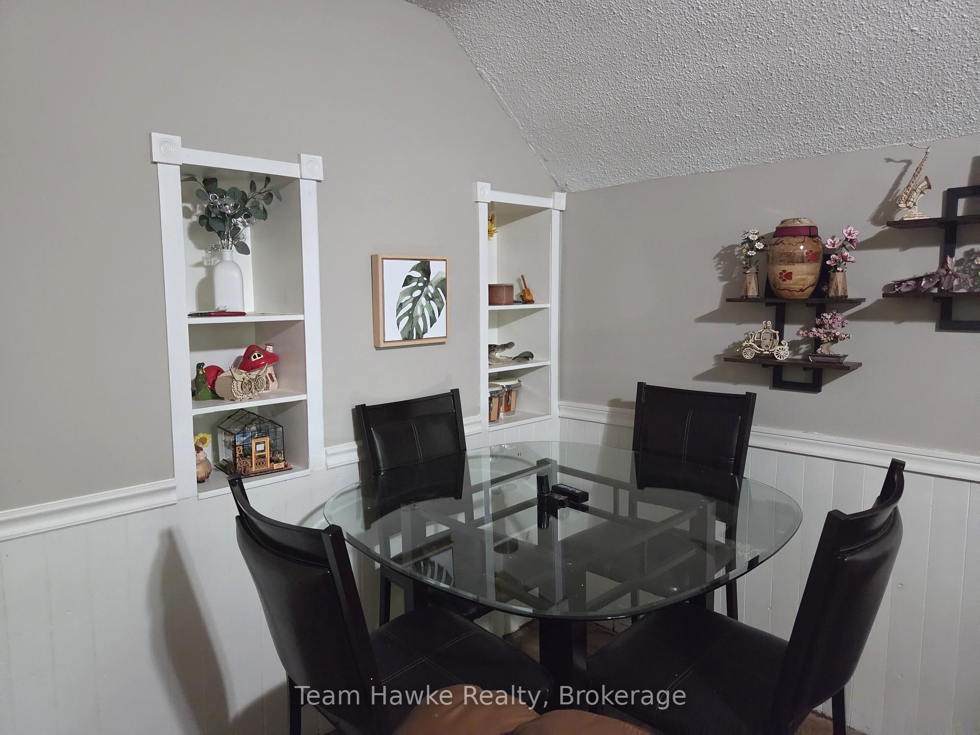 Photo 4 of 405 Dominion Avenue, Midland — HOMEH