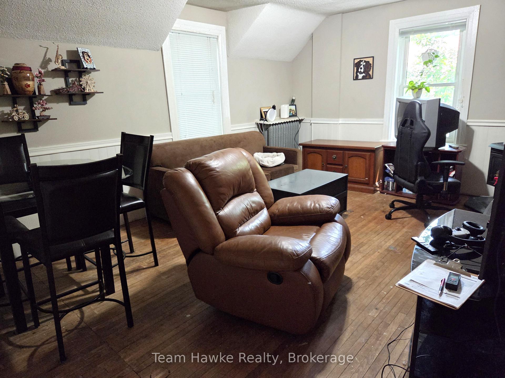 Photo 6 of 405 Dominion Avenue, Midland — HOMEH
