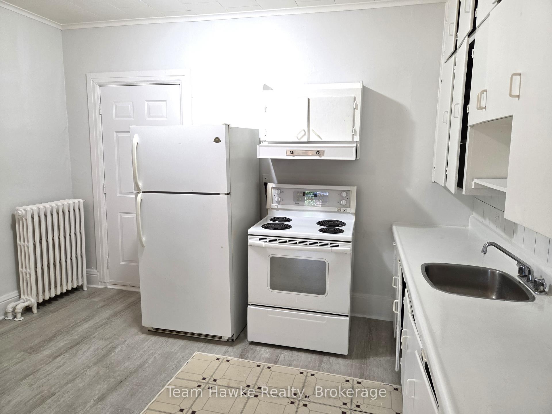 Photo 12 of 405 Dominion Avenue, Midland — HOMEH