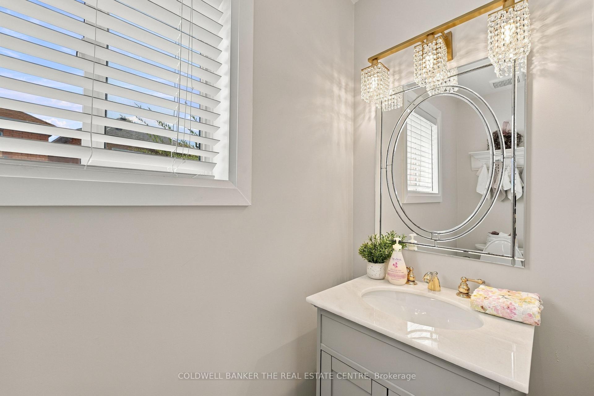 Photo 9 of 28 Hirst Avenue E, Georgina, Keswick South — HOMEH