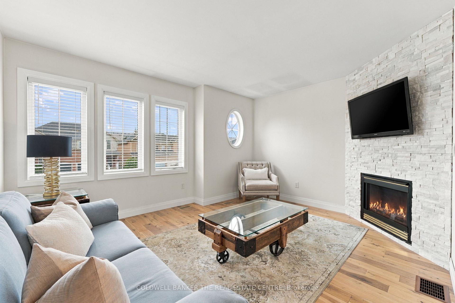 Photo 20 of 28 Hirst Avenue E, Georgina, Keswick South — HOMEH