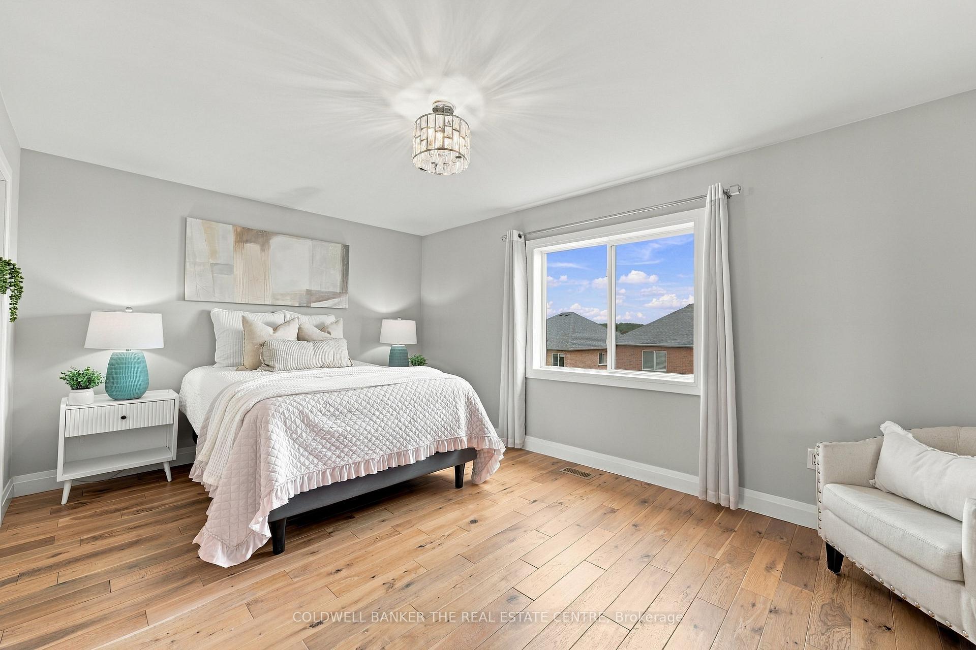 Photo 22 of 28 Hirst Avenue E, Georgina, Keswick South — HOMEH