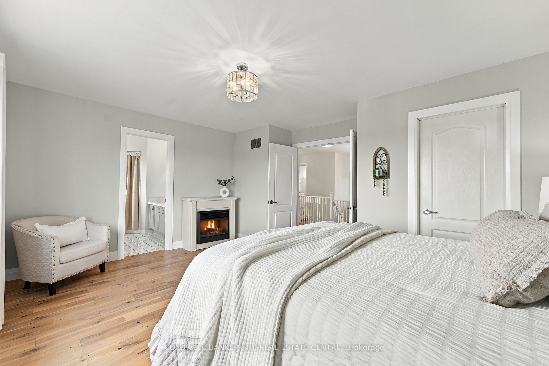 Photo 23 of 28 Hirst Avenue E, Georgina, Keswick South — HOMEH