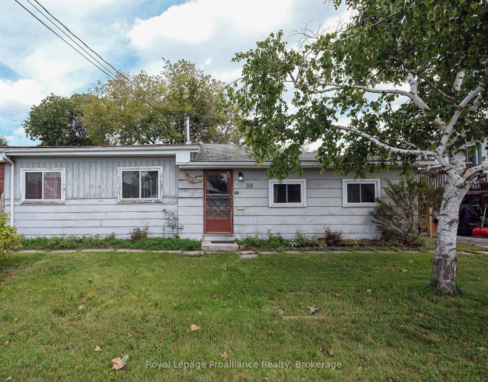 Photo 3 of 39 Centre Street, Belleville, Belleville Ward — HOMEH