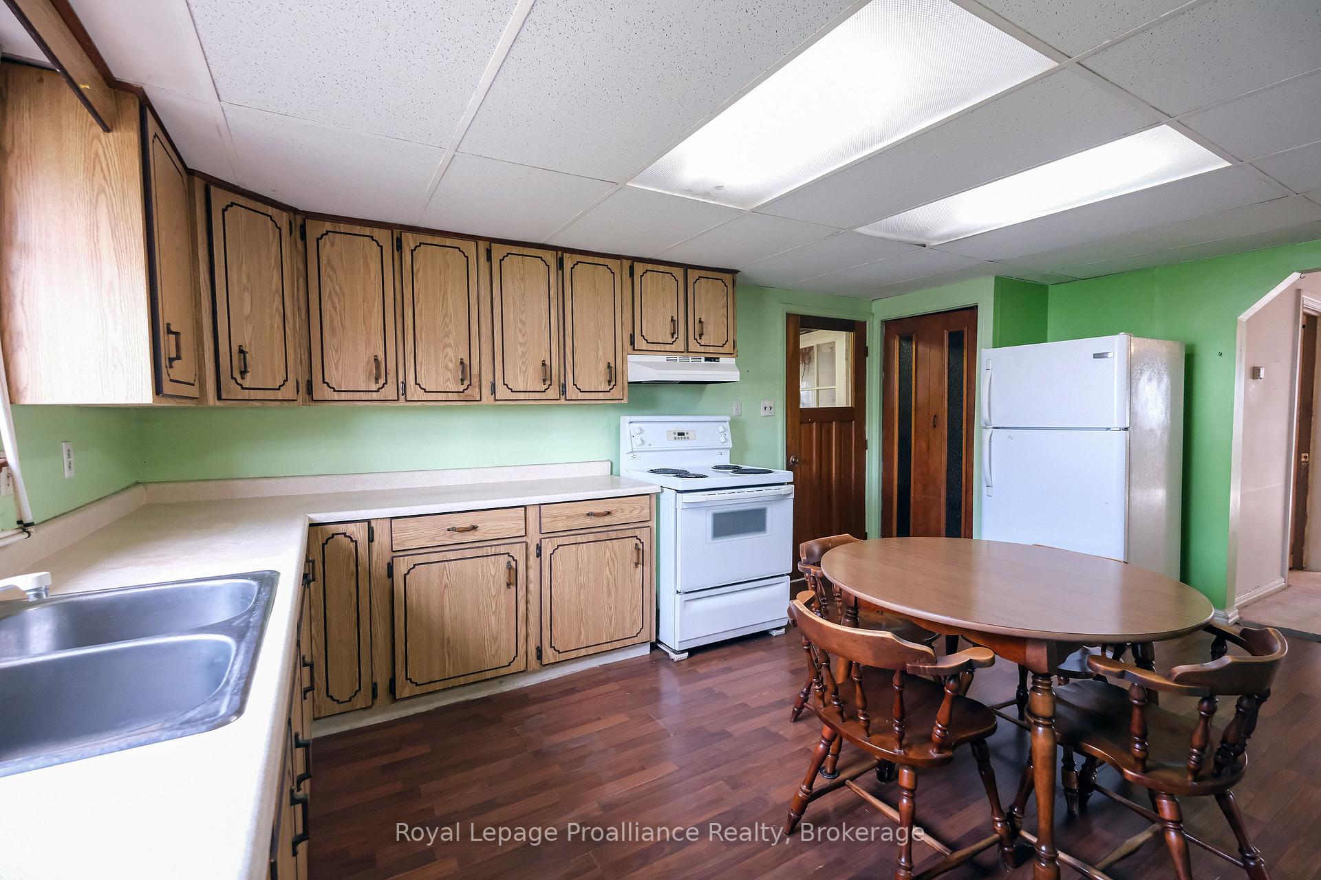 Photo 10 of 39 Centre Street, Belleville, Belleville Ward — HOMEH