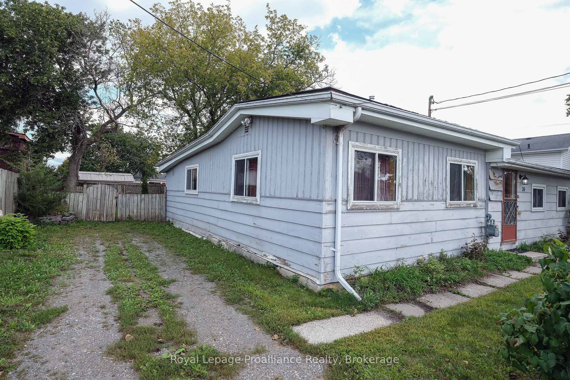 Photo 16 of 39 Centre Street, Belleville, Belleville Ward — HOMEH