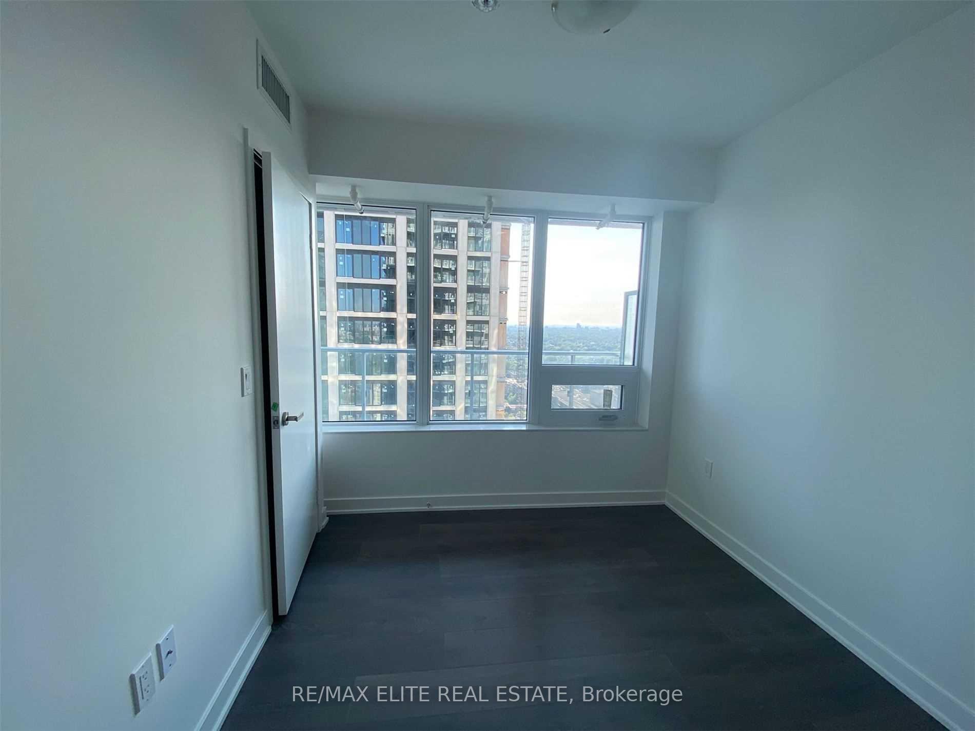 Photo 4 of Unit 3209, 99 Broadway Avenue, Toronto, Mount Pleasant West — HOMEH
