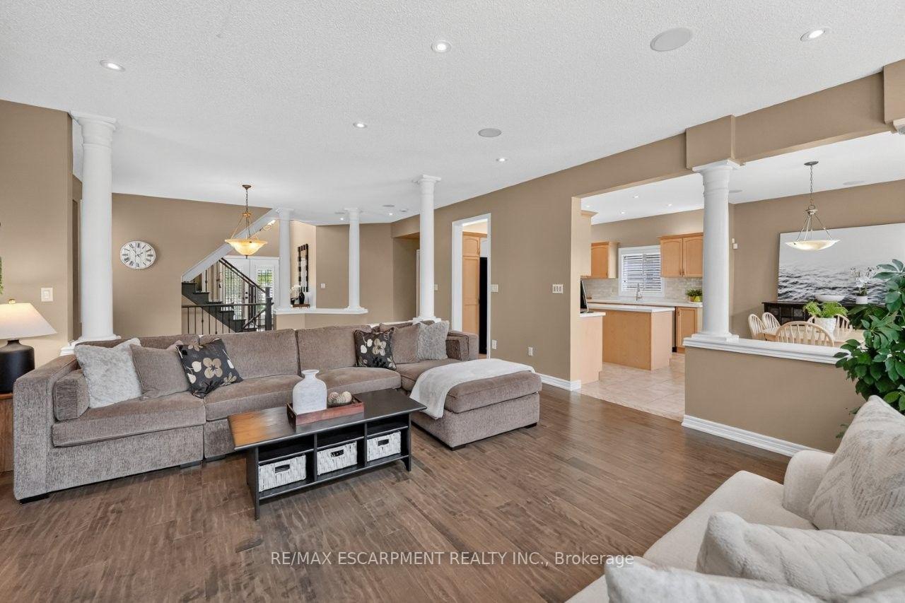 Photo 8 of 123 Moorland Crescent, Hamilton, Meadowlands — HOMEH