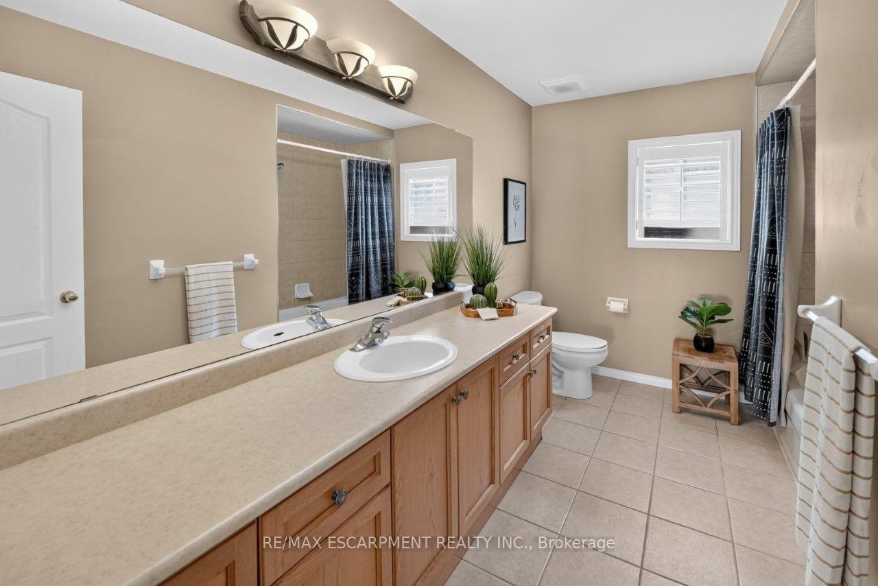 Photo 23 of 123 Moorland Crescent, Hamilton, Meadowlands — HOMEH