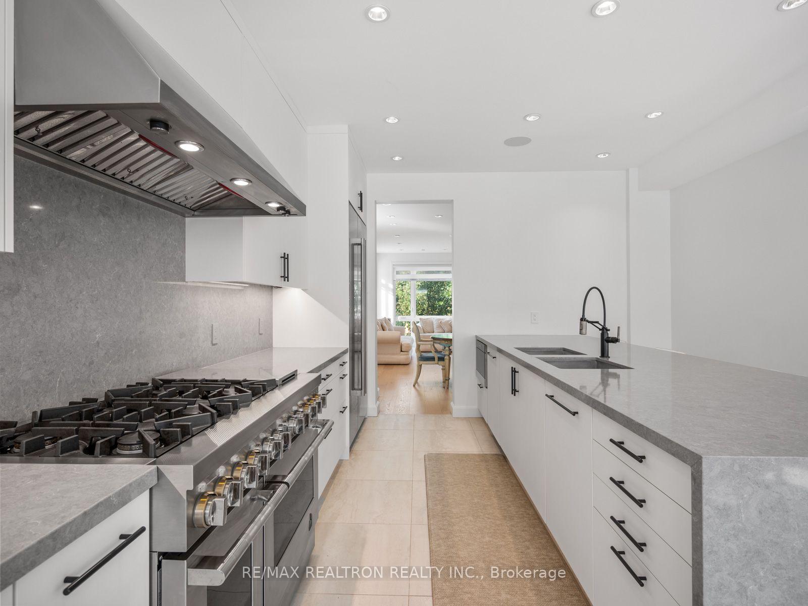 Photo 11 of 240 Maxwell Street, North York, Bathurst Manor — HOMEH