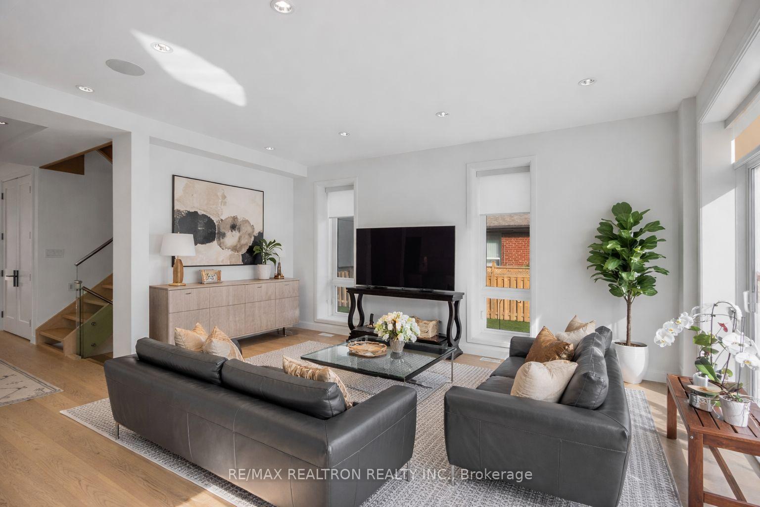 Photo 13 of 240 Maxwell Street, North York, Bathurst Manor — HOMEH