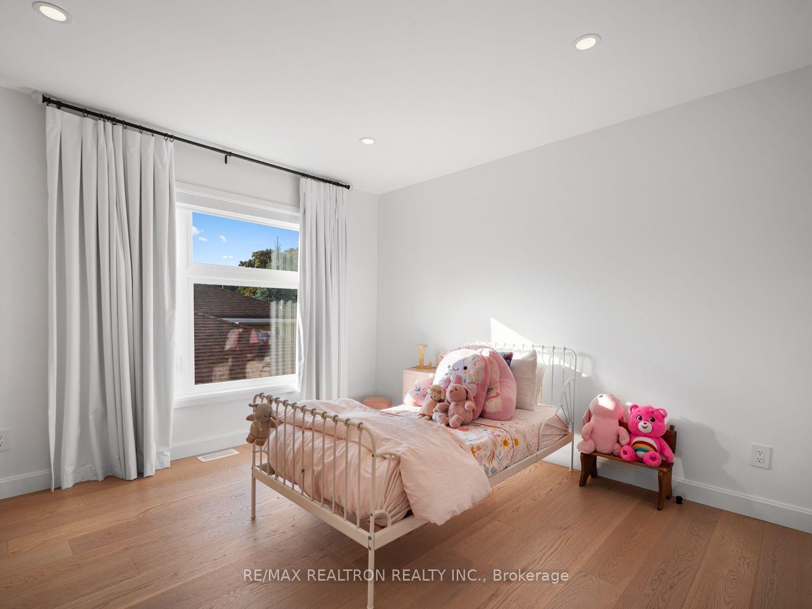 Photo 20 of 240 Maxwell Street, North York, Bathurst Manor — HOMEH