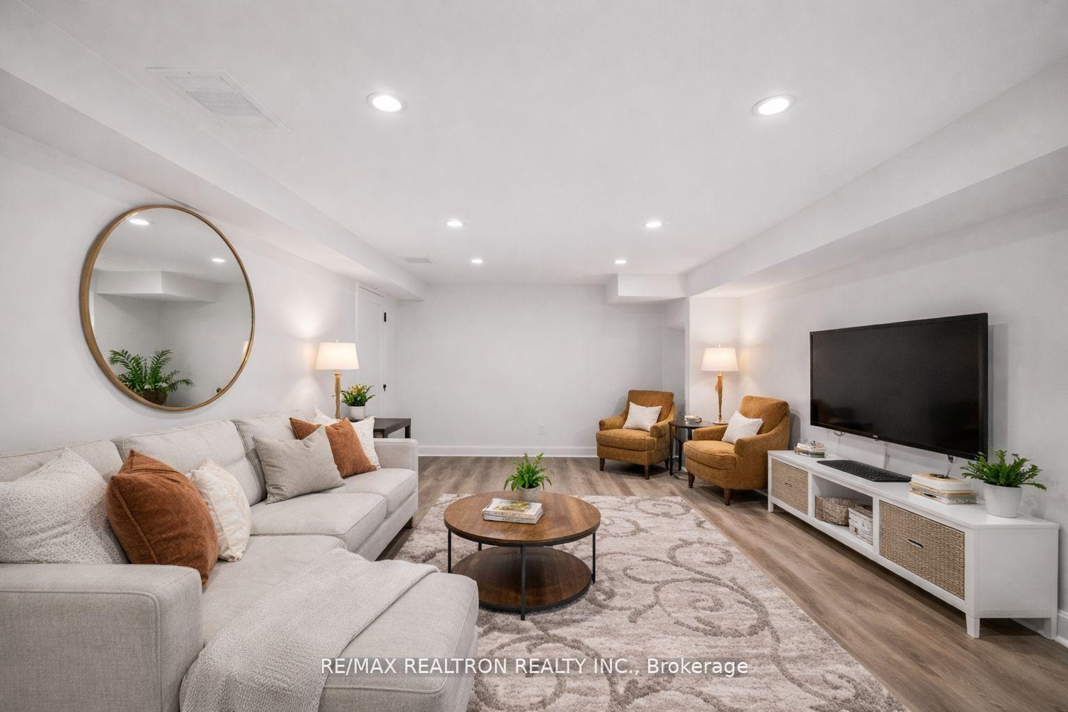 Photo 26 of 240 Maxwell Street, North York, Bathurst Manor — HOMEH