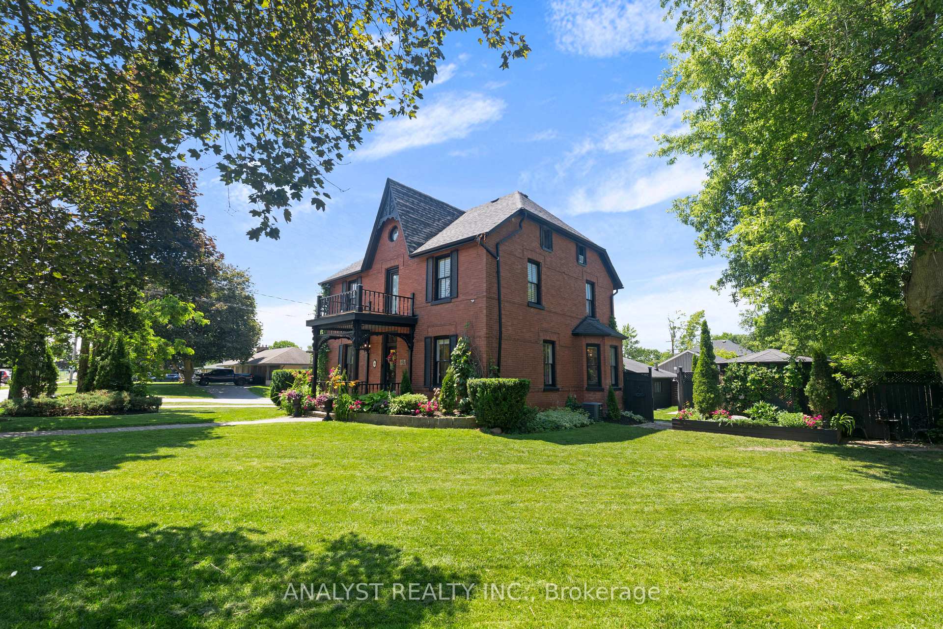 Photo 3 of 20 King Street S, Innisfil, Cookstown — HOMEH