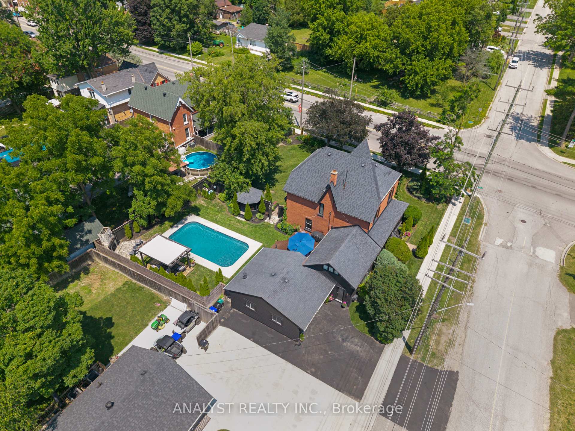 Photo 8 of 20 King Street S, Innisfil, Cookstown — HOMEH